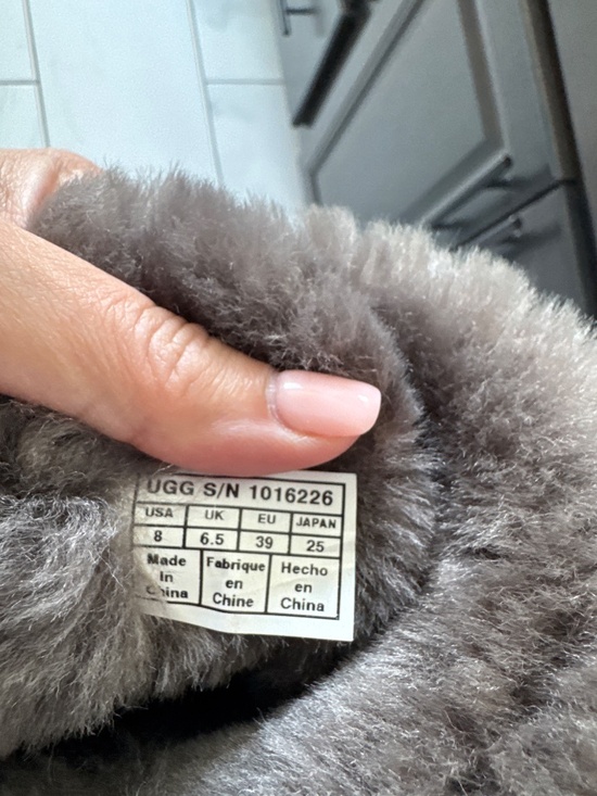 UGG Boots - Picture 6 of 7